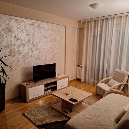 San Appartement Čačak Buitenkant foto