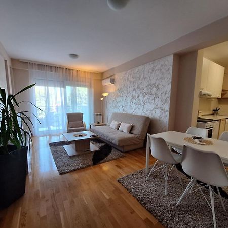 San Appartement Čačak Buitenkant foto