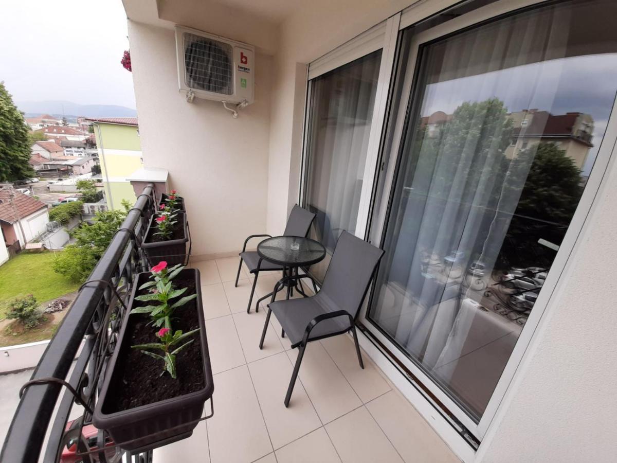 San Appartement Čačak Buitenkant foto