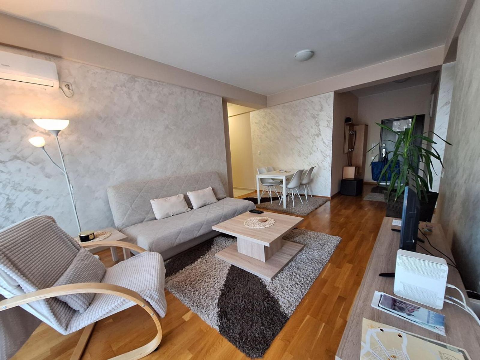 San Appartement Čačak Buitenkant foto