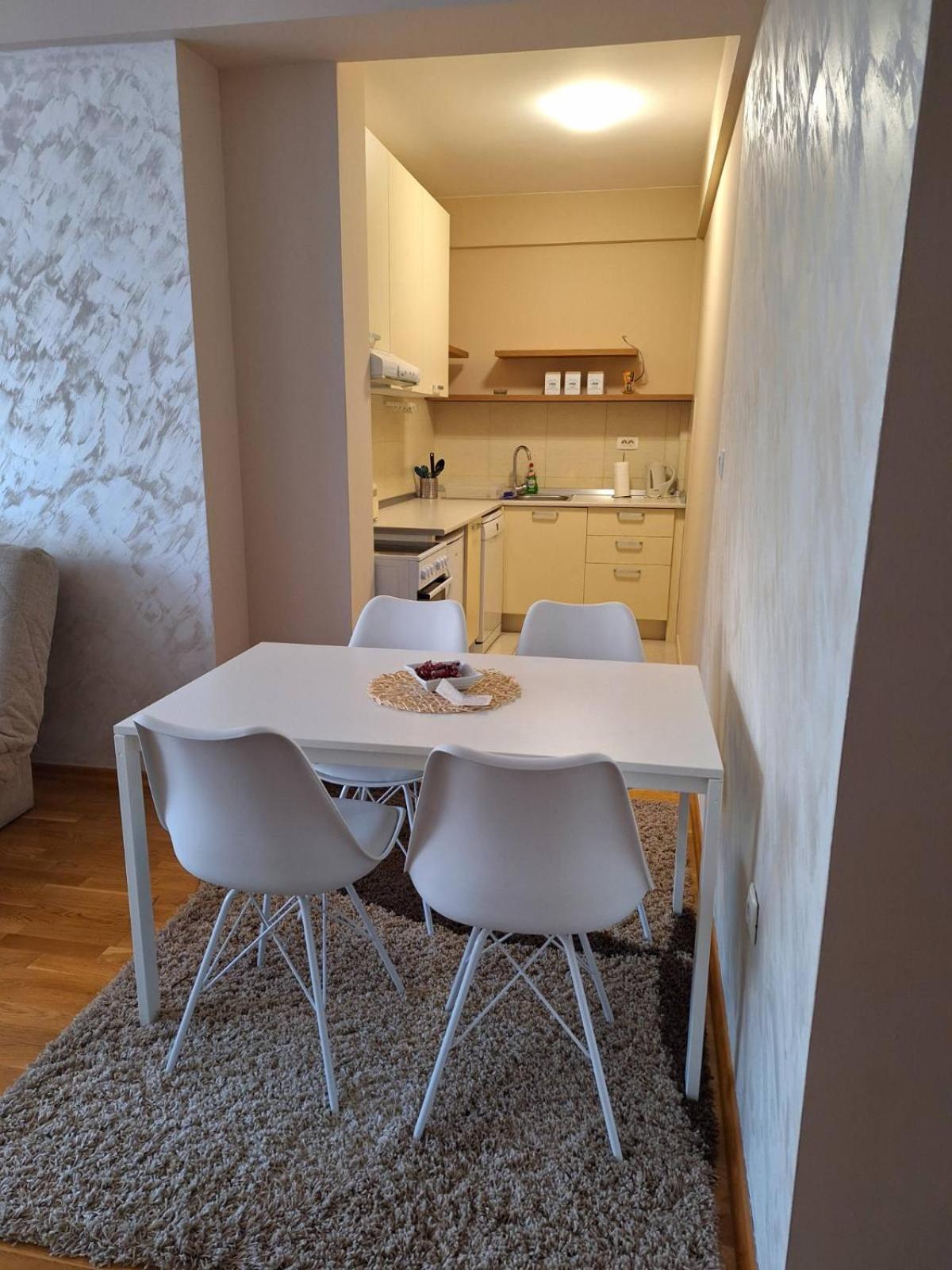 San Appartement Čačak Buitenkant foto